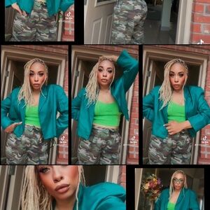 Ellen Tracy Teal 💯% Silk Cropped Blazer